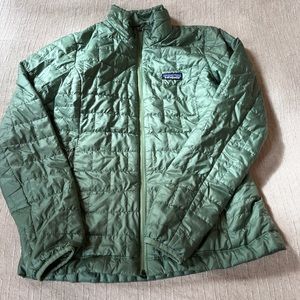 Patagonia like new lightweight puffer jacket in Sage green size Small